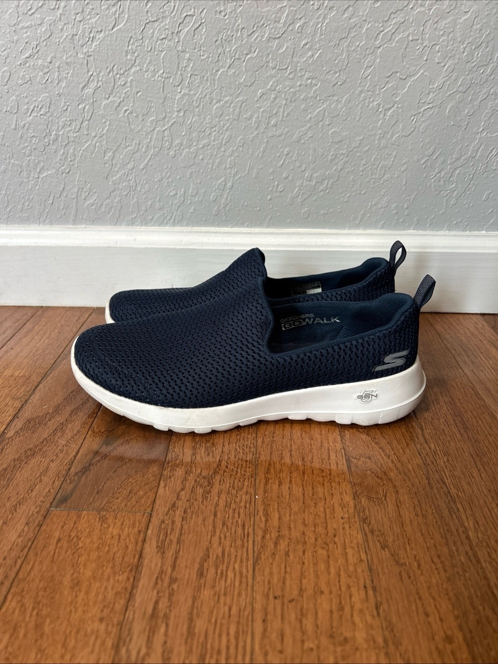 Skechers Go Walk Walking Shoes Slip On Sneakers Women’s Size 6 Navy Blue